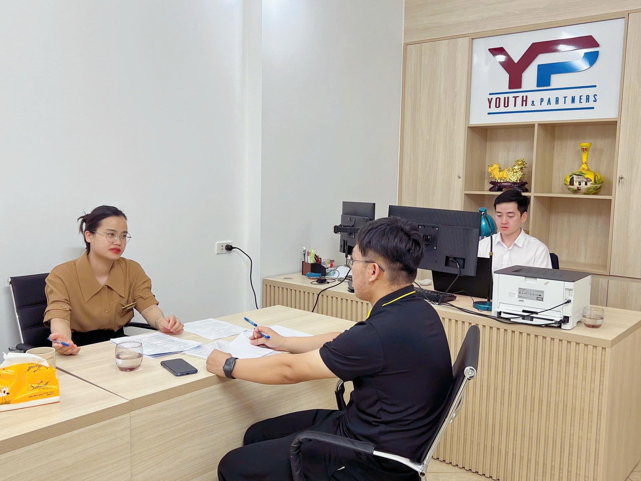 Buổi làm việc của luật sư tư vấn hợp đồng tại Phú Thọ Buổi làm việc của luật sư tư vấn hợp đồng tại Phú Thọ