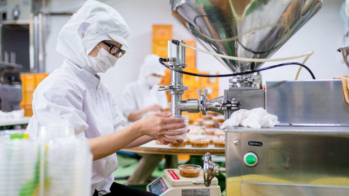 Đảm bảo điều kiện ATVSTP cho nhân sự khi thực hiện thủ tục thành lập cơ sở sản xuất thực phẩm Đảm bảo điều kiện ATVSTP cho nhân sự khi thực hiện thủ tục thành lập cơ sở sản xuất thực phẩm