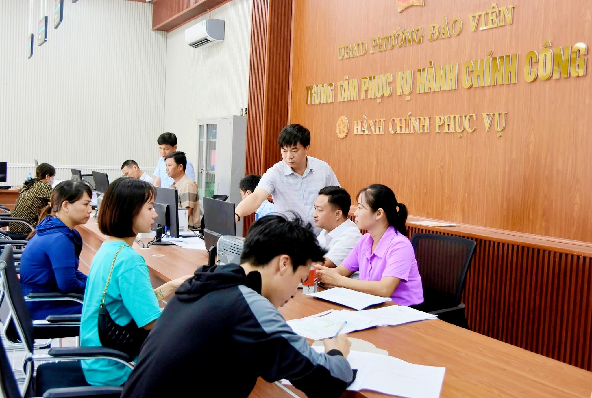 Làm thủ tục cấp bìa đỏ lần đầu tại hành chính công phường Đào Viên Làm thủ tục cấp bìa đỏ lần đầu tại hành chính công phường Đào Viên