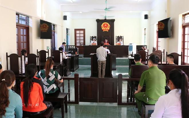 Luật sư của văn phòng luật sư tại Phú Thọ tham gia bảo vệ quyền lợi khách hàng tại phiên tòa Luật sư của văn phòng luật sư tại Phú Thọ tham gia bảo vệ quyền lợi khách hàng tại phiên tòa