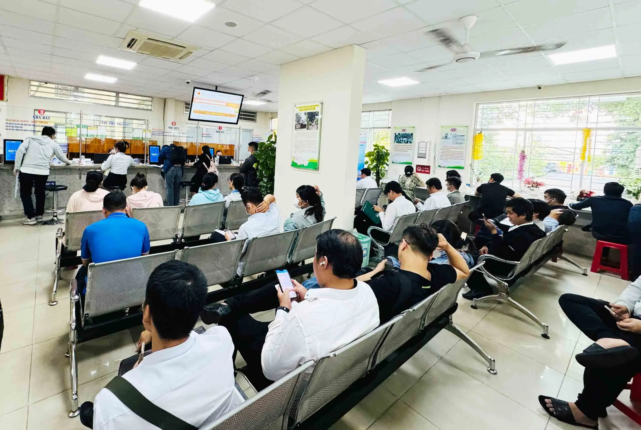 Luật sư đất đai thực hiện thủ tục hành chính về đất đai tại trung tâm hành chính công Luật sư đất đai thực hiện thủ tục hành chính về đất đai tại trung tâm hành chính công