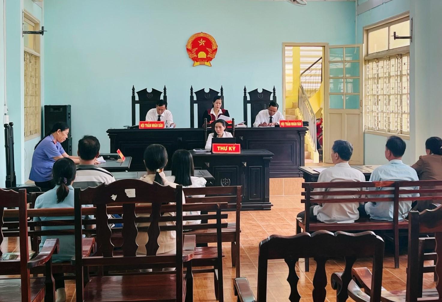 Luật sư giải quyết tranh chấp đất đai tham gia phiên tòa tại Lương Sơn Luật sư giải quyết tranh chấp đất đai tham gia phiên tòa tại Lương Sơn