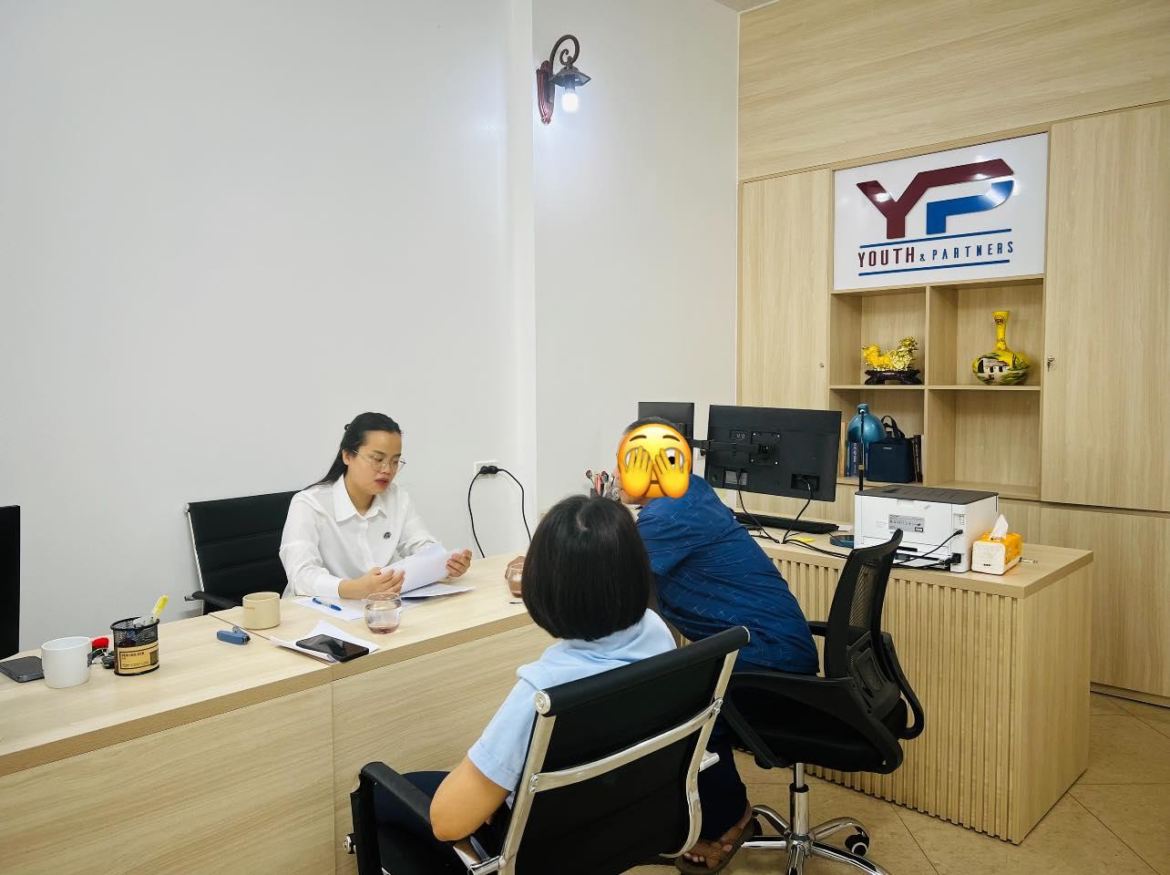 Luật sư tư vấn cho khách hàng ở Văn phòng luật sư Sóc Sơn Luật sư tư vấn cho khách hàng ở Văn phòng luật sư Sóc Sơn