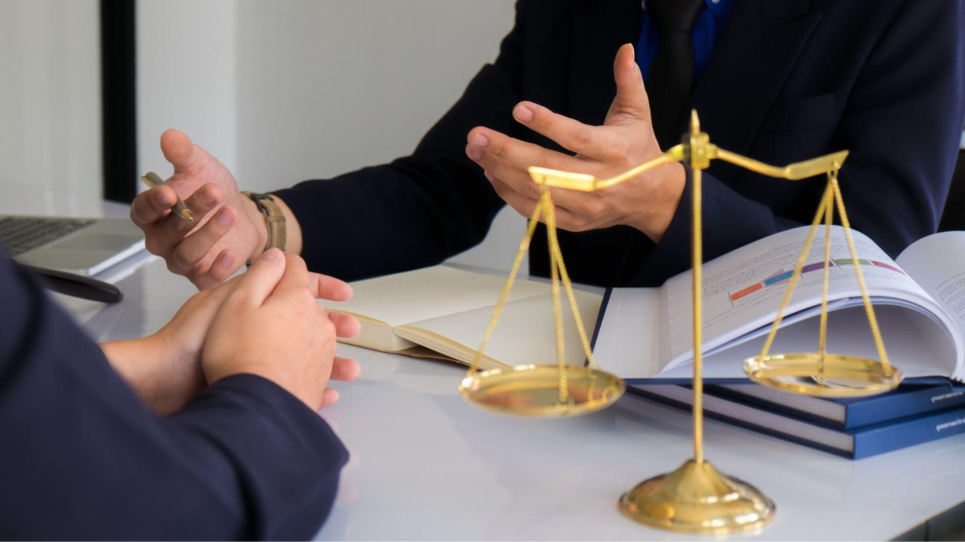 Luật sư tư vấn khách hàng tại Văn phòng luật sư Phú Thọ Luật sư tư vấn khách hàng tại Văn phòng luật sư Phú Thọ