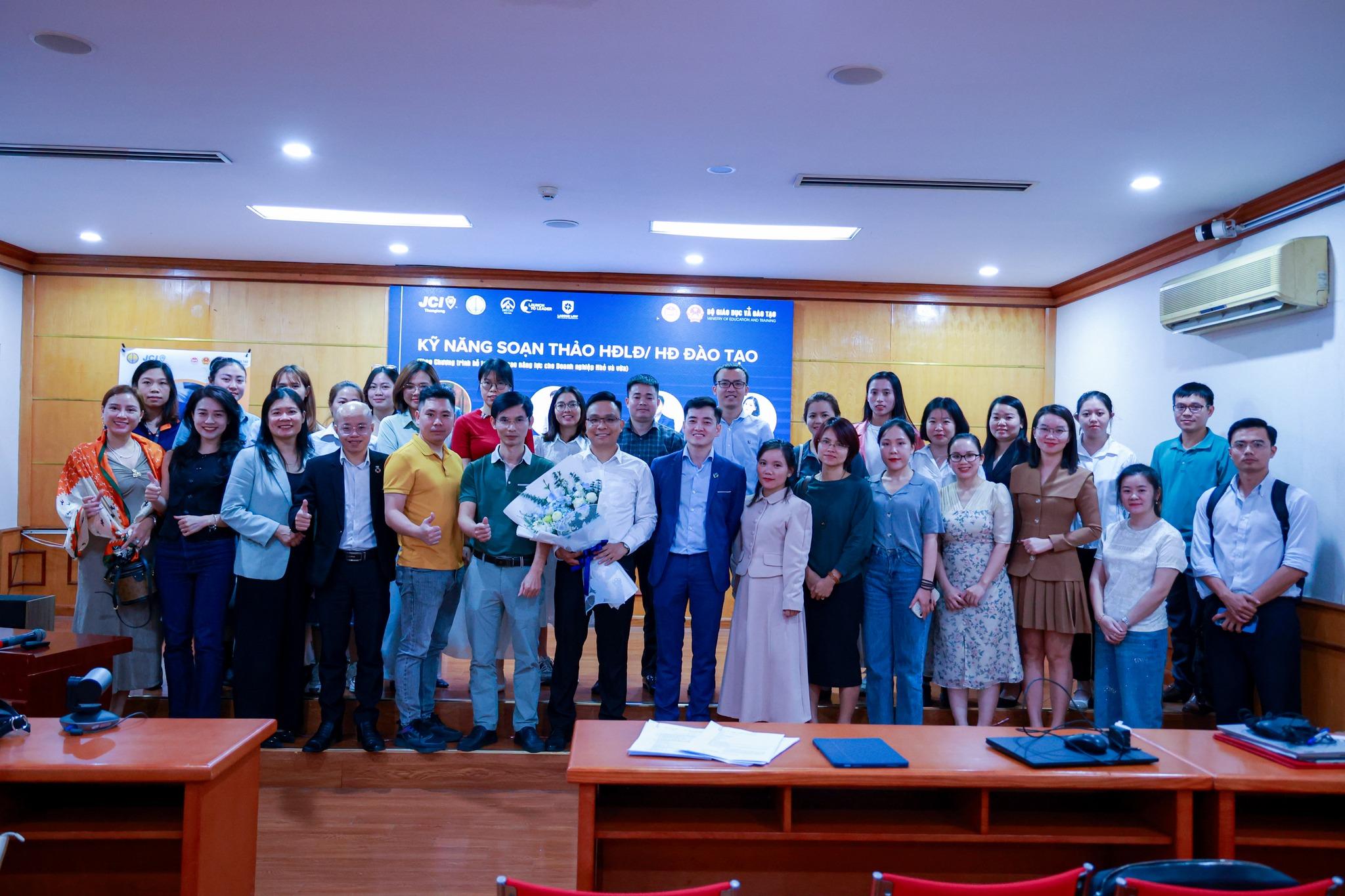 Luật sư tư vấn thành lập công ty tham gia hội thảo tư vấn pháp luật cho các doanh nghiệp Luật sư tư vấn thành lập công ty tham gia hội thảo tư vấn pháp luật cho các doanh nghiệp