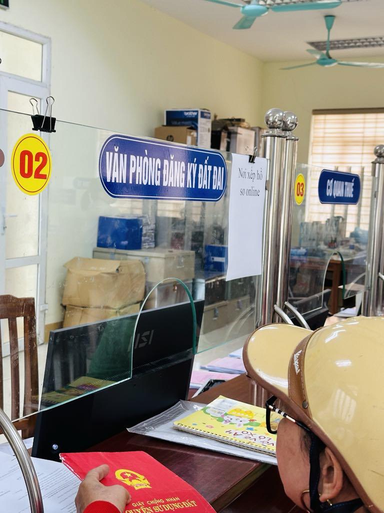 Nộp hồ sơ cấp giấy chứng nhận theo bản án tại Chi nhánh VPĐKĐĐ Nộp hồ sơ cấp giấy chứng nhận theo bản án tại Chi nhánh VPĐKĐĐ