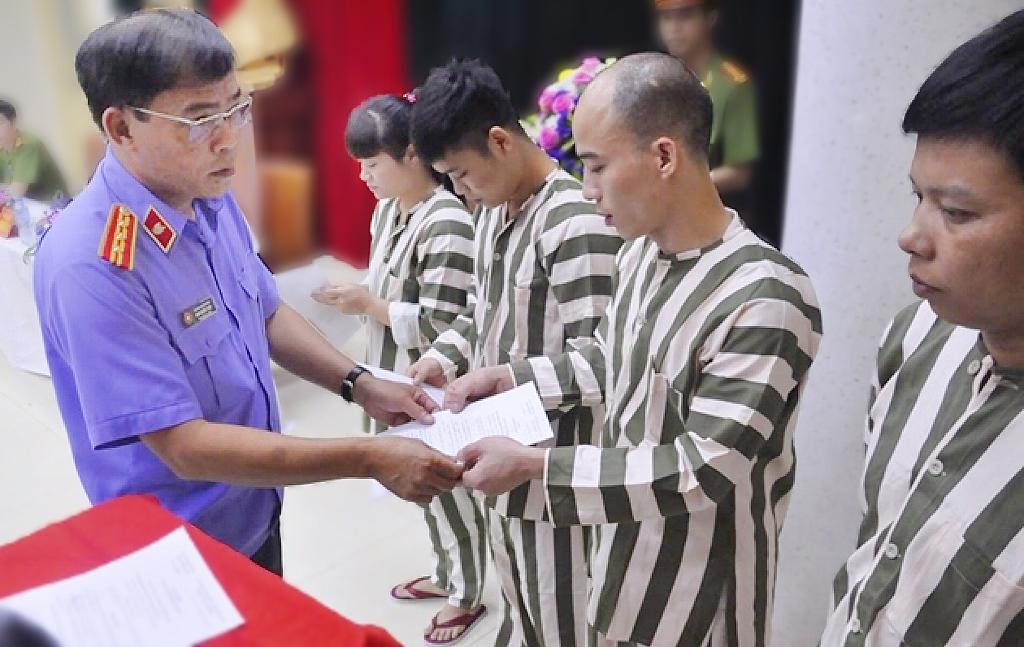 Phạm nhân nhận quyết định đặc xá năm 2025 Phạm nhân nhận quyết định đặc xá năm 2025