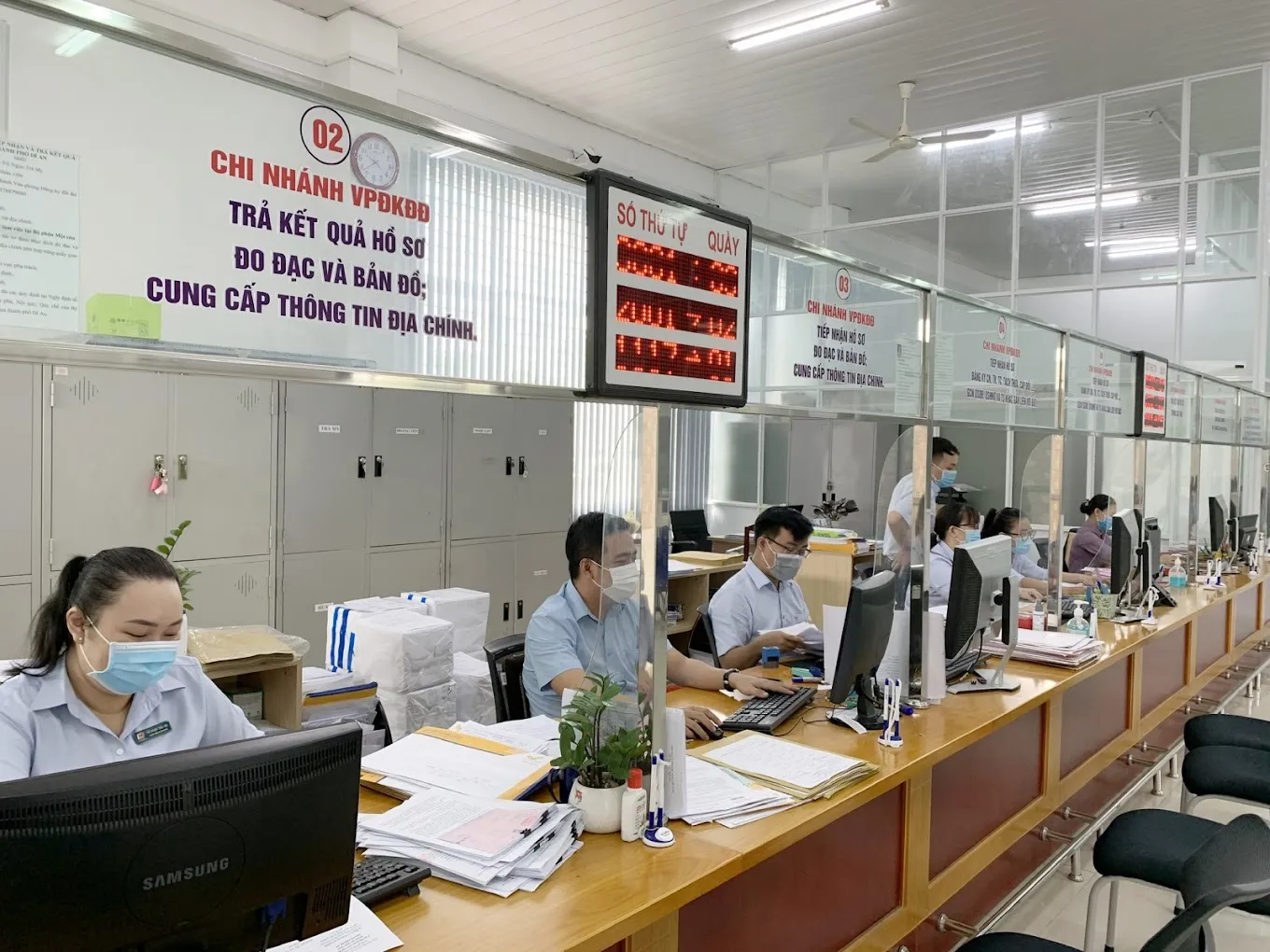 Bộ phận tiếp nhận và trả kết quả của Văn phòng đăng ký đất đai tỉnh Phú Thọ