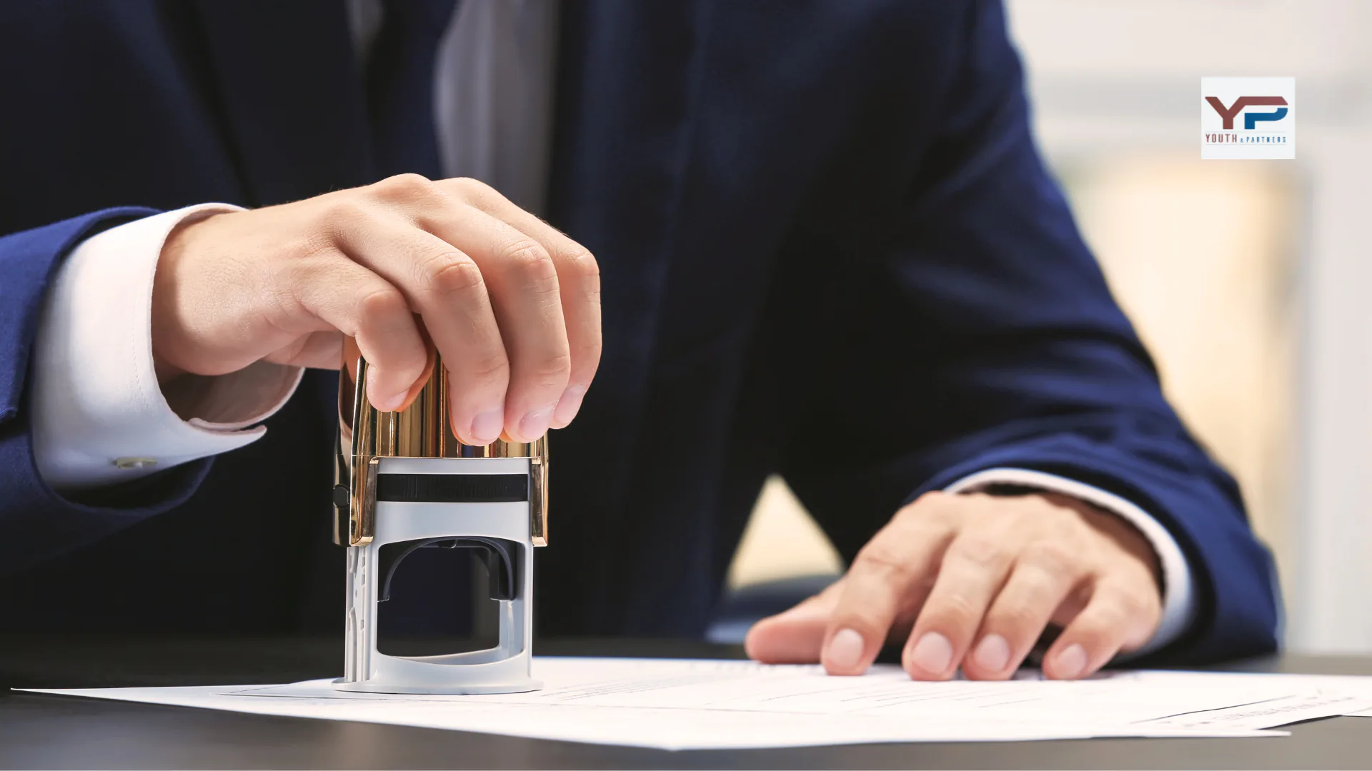 Bước công chứng hợp đồng trong thủ tục sang tên đất chưa có sổ