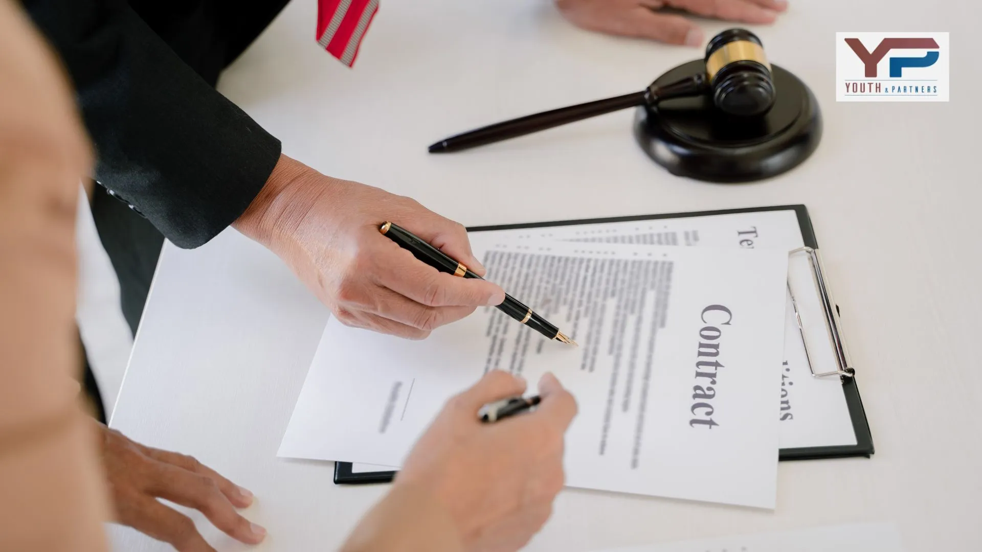 Chi phí tư vấn luật sư của YP Law Firm trong hợp đồng dịch vụ pháp lý rõ ràng, minh bạch Chi phí tư vấn luật sư của YP Law Firm trong hợp đồng dịch vụ pháp lý rõ ràng, minh bạch
