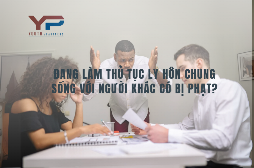 Đang làm thủ tục ly hôn chung sống với người khác có bị phạt?