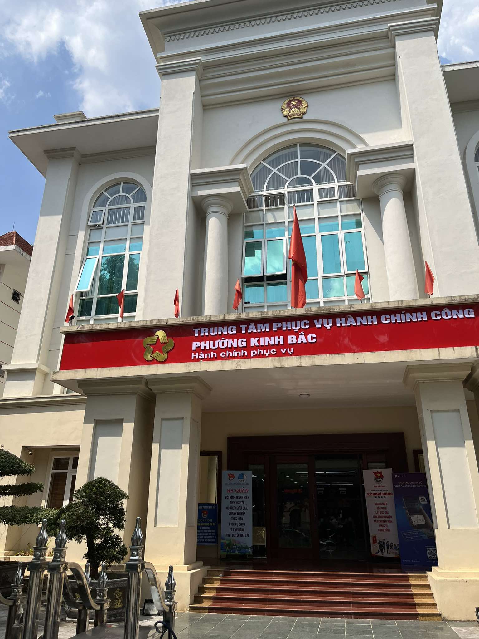 Đến UBND phường Kinh Bắc để thực hiện quy trình đăng ký kết hôn