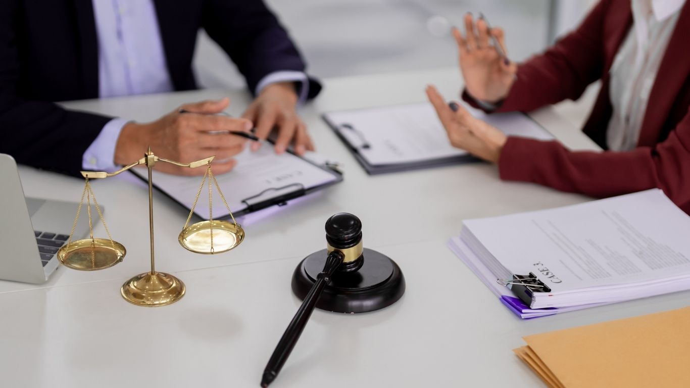 Dịch vụ luật sư chuyên nghiệp nghiên cứu kỹ hồ sơ