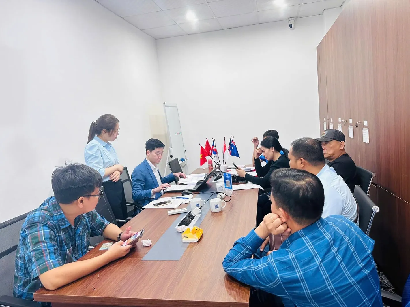 Đội ngũ chuyên gia của YP Law Firm tư vấn điều chỉnh giấy phép đầu tư cho khách hàng