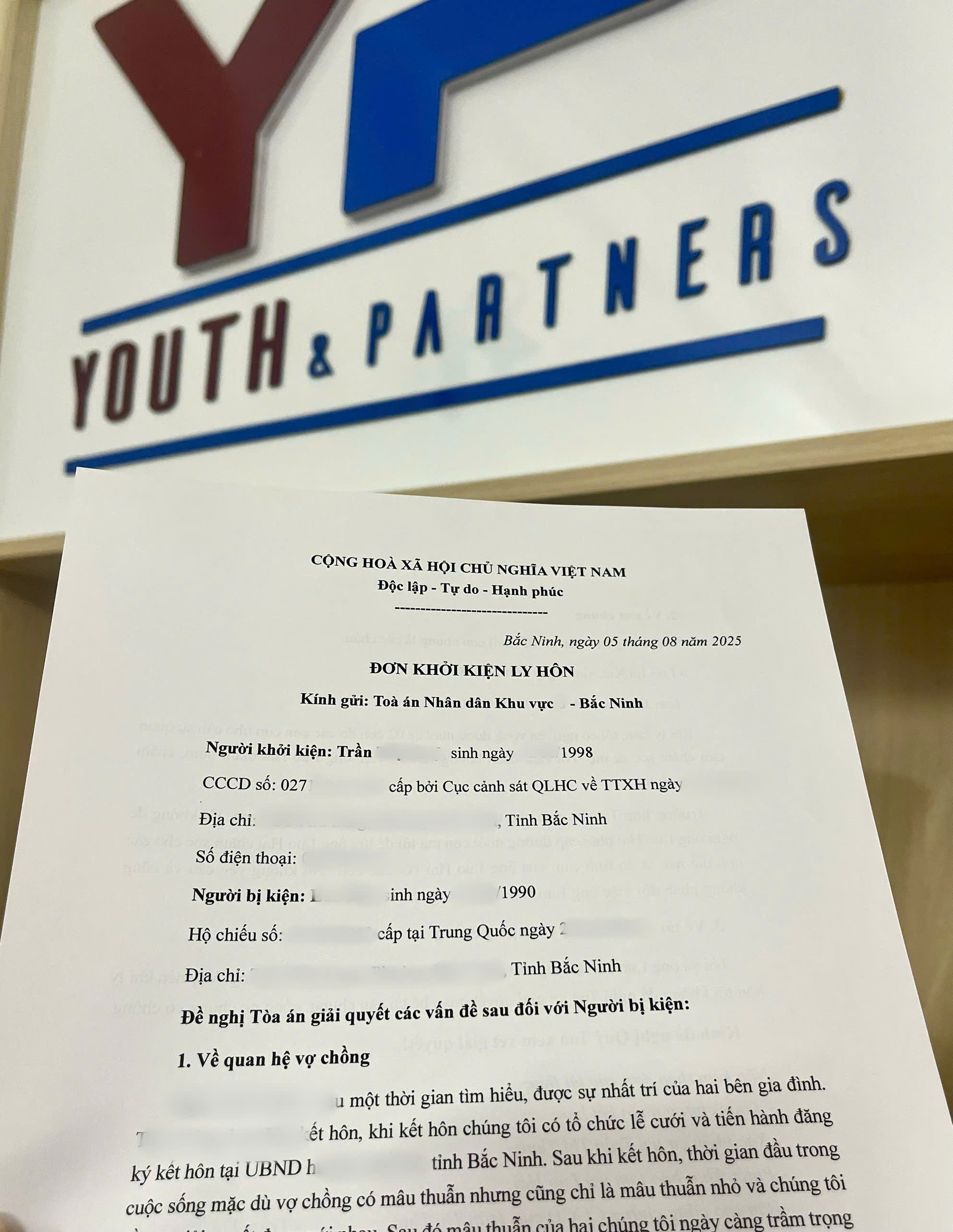 Đơn khởi kiện ly hôn có yếu tố nước ngoài