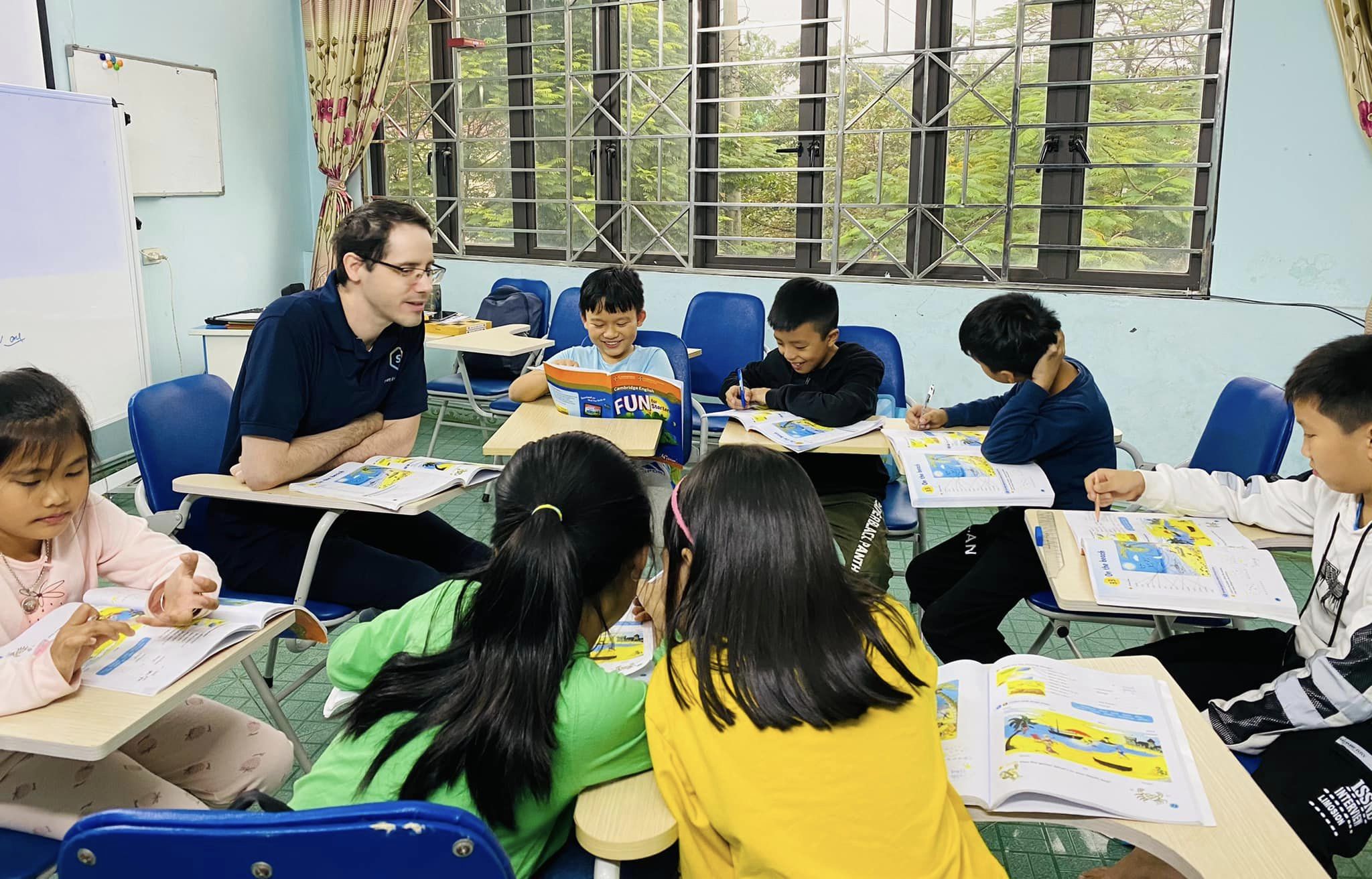 Học sinh là khách hàng tiềm năng khi đầu tư thành lập trung tâm ngoại ngữ