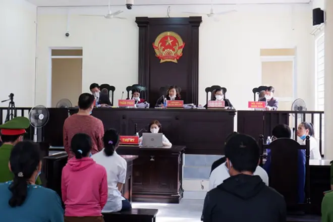 Luật sư bào chữa tại phiên tòa