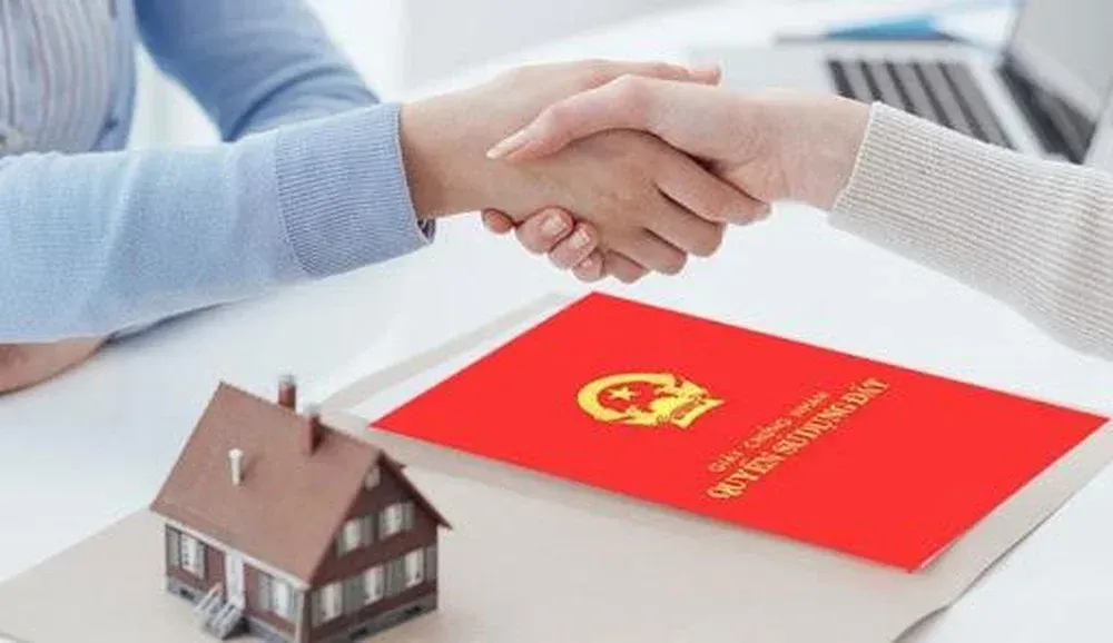 Luật sư đất đai hỗ trợ pháp lý trong giao dịch đất đai
