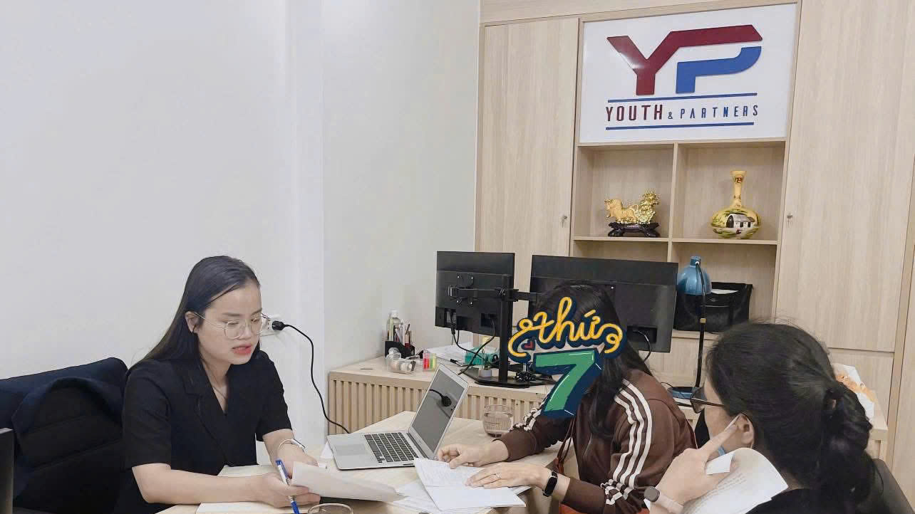 Luật sư tư vấn cho Khách hàng về dịch vụ luật sư bào chữa