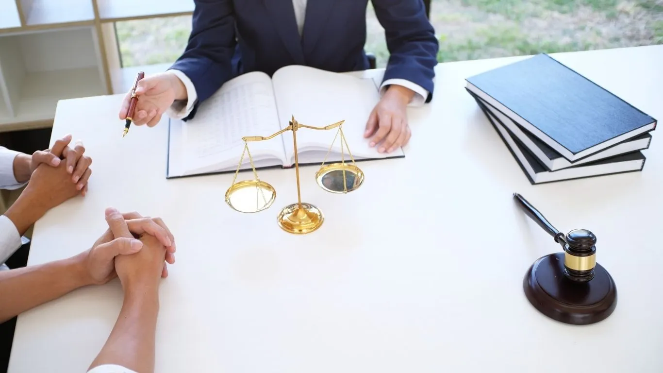 Luật sư tư vấn hôn nhân gia đình tư vấn khách hàng