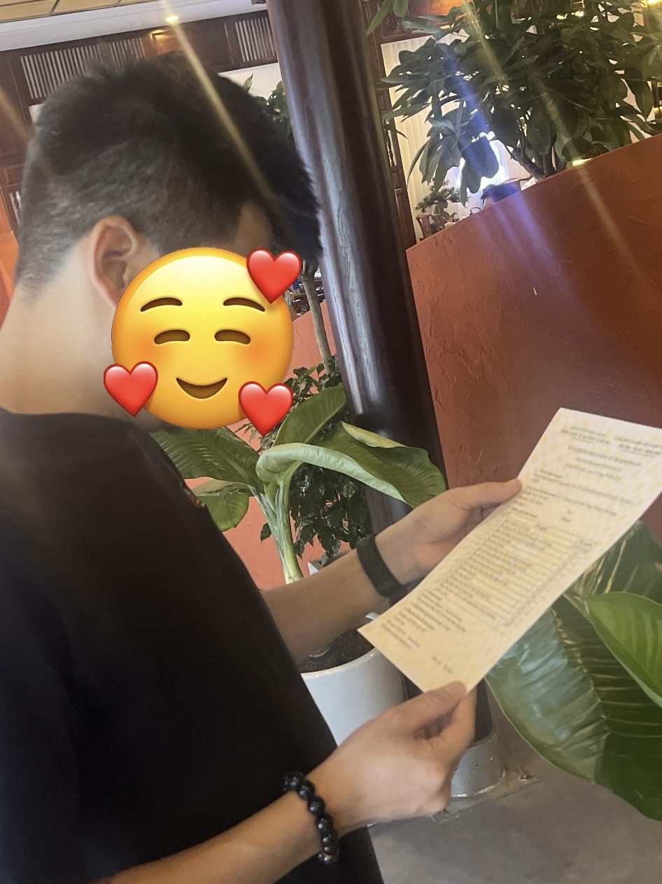 Nhận giấy chứng nhận sau khi hoàn thành thủ tục đăng ký thành lập hộ kinh doanh 