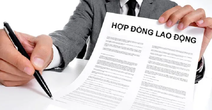 Sau khi gia hạn giấy phép lao động có thể yêu cầu nộp hợp đồng ký với người lao động nước ngoài