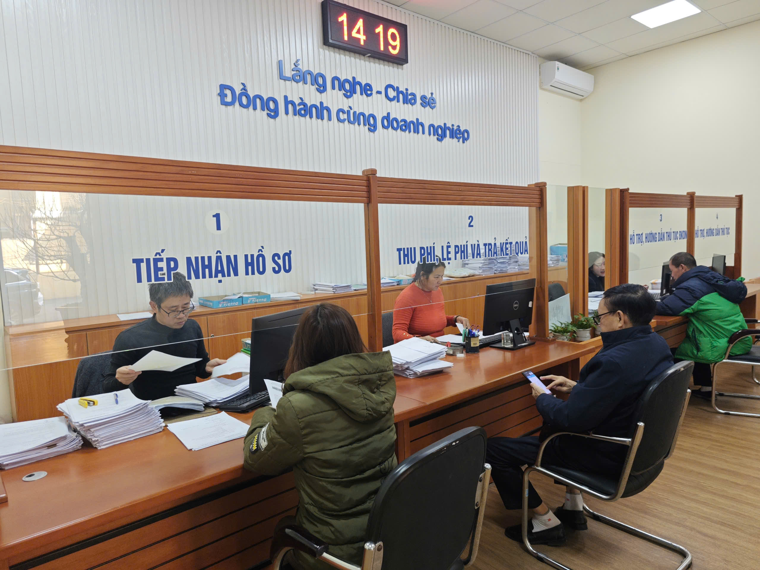 Thực hiện dịch vụ đăng ký kinh doanh tại trung tâm hành chính công