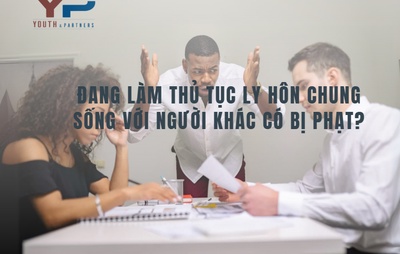 Đang làm thủ tục ly hôn chung sống với người khác có bị phạt?