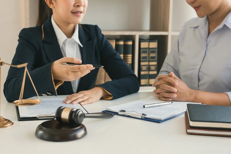 Dịch vụ luật sư Lục Nam tư vấn khách hàng