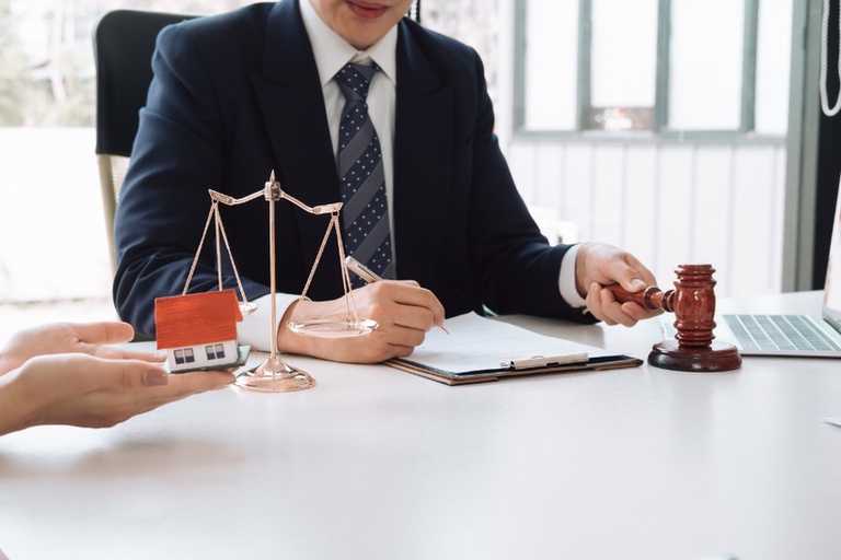 Khi nào cần thuê luật sư giải quyết giao dịch mua bán Khi nào cần thuê Luật sư giải quyết giao dịch mua bán