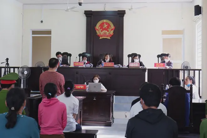 Luật sư bào chữa tại phiên tòa