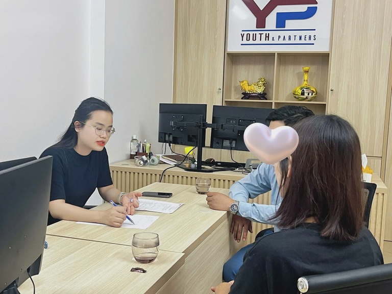 Luật sư doanh nghiệp tiếp nhận vụ việc từ Khách hàng Luật sư doanh nghiệp tiếp nhận vụ việc từ Khách hàng