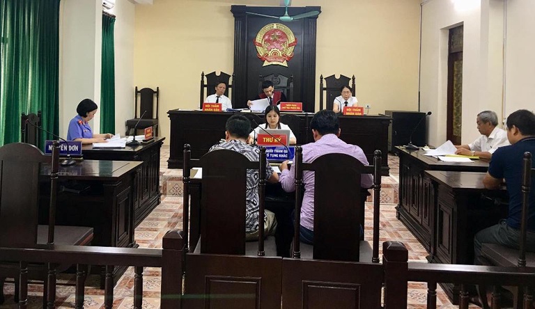 luật sư tham gia giải quyết tranh chấp đất đai tại tòa án