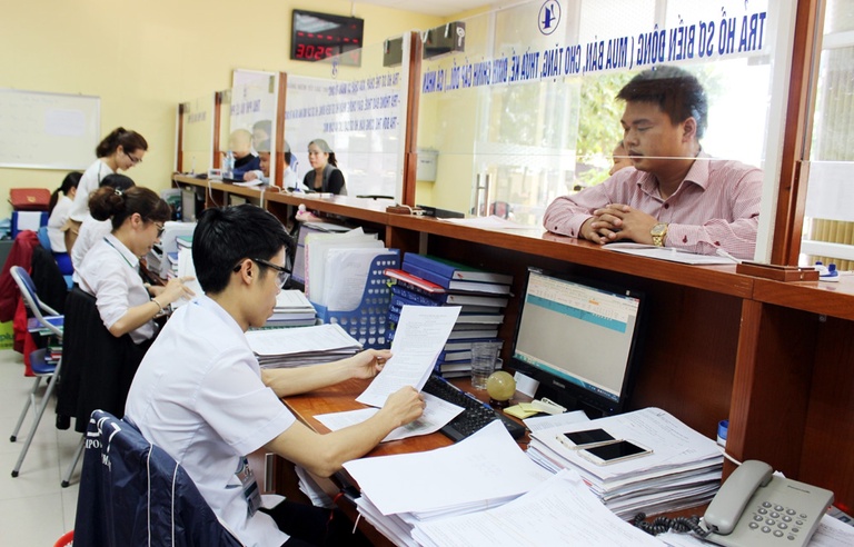 Luật sư tư vấn đất đai hỗ trợ xử lý hồ sơ đất đai cho khách hàng
