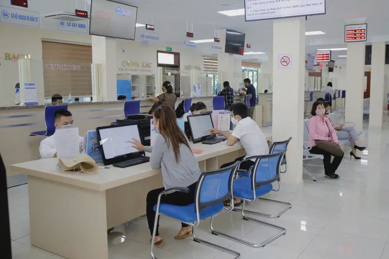 Nộp hồ sơ về thủ tục xin cấp sổ đỏ lần đầu mới nhất tại Trung tâm hành chính công Nộp hồ sơ về thủ tục xin cấp sổ đỏ lần đầu mới nhất tại Trung tâm hành chính công