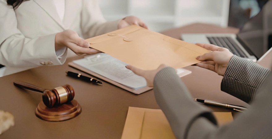 Dịch vụ làm giấy phép con chuyên nghiệp, hỗ trợ trọn gói từ tư vấn đến hoàn thiện hồ sơ, rút ngắn thời gian xử lý, đảm bảo tuân thủ pháp lý cho doanh nghiệp.