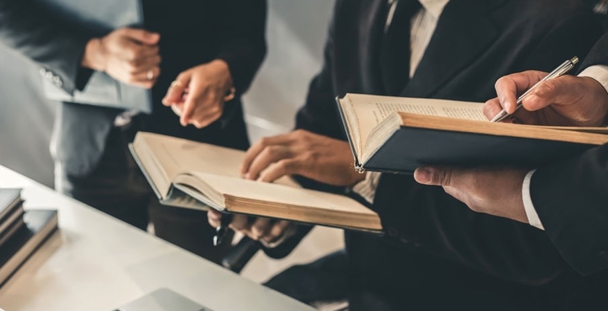 Dịch vụ luật sư doanh nghiệp uy tín tại xã Tân Yên sẽ đồng hành cùng doanh nghiệp trong quá trình hoạt động với giải pháp pháp lý chuyên nghiệp, hiệu quả.