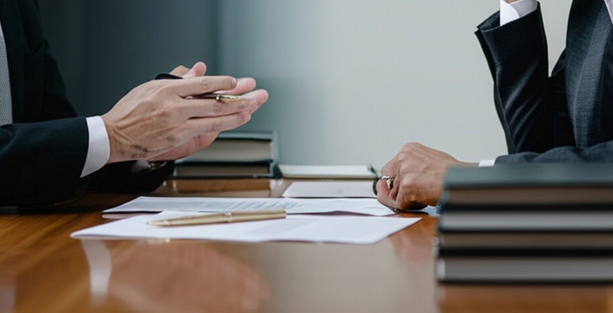 Bài viết sẽ phân tích chi tiết những điểm cần lưu ý khi giải quyết tranh chấp hợp đồng tại Ngô Quyền để đảm bảo quyền lợi của khách hàng một cách tối đa.