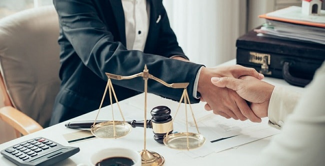Danh sách top 5 công ty luật Bắc Giang uy tín, chuyên nghiệp. Cung cấp dịch vụ tư vấn, tranh tụng, hỗ trợ pháp lý hiệu quả, bảo vệ quyền lợi khách hàng.